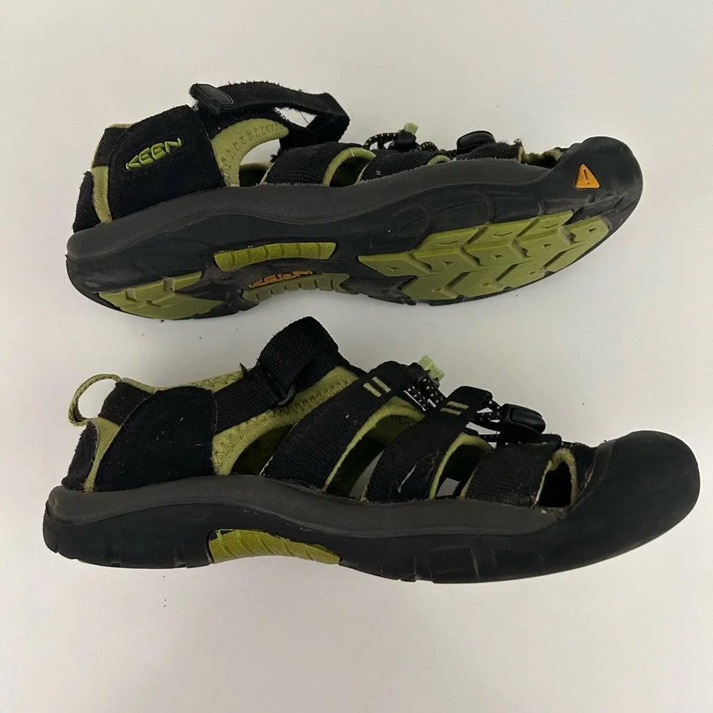 Keen Black/Green Water Sandals Size 5 boy